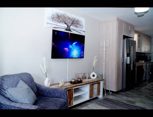 2 BEDROOM APARTMENT FOR SALE IN HARTENBOS CENTRAL